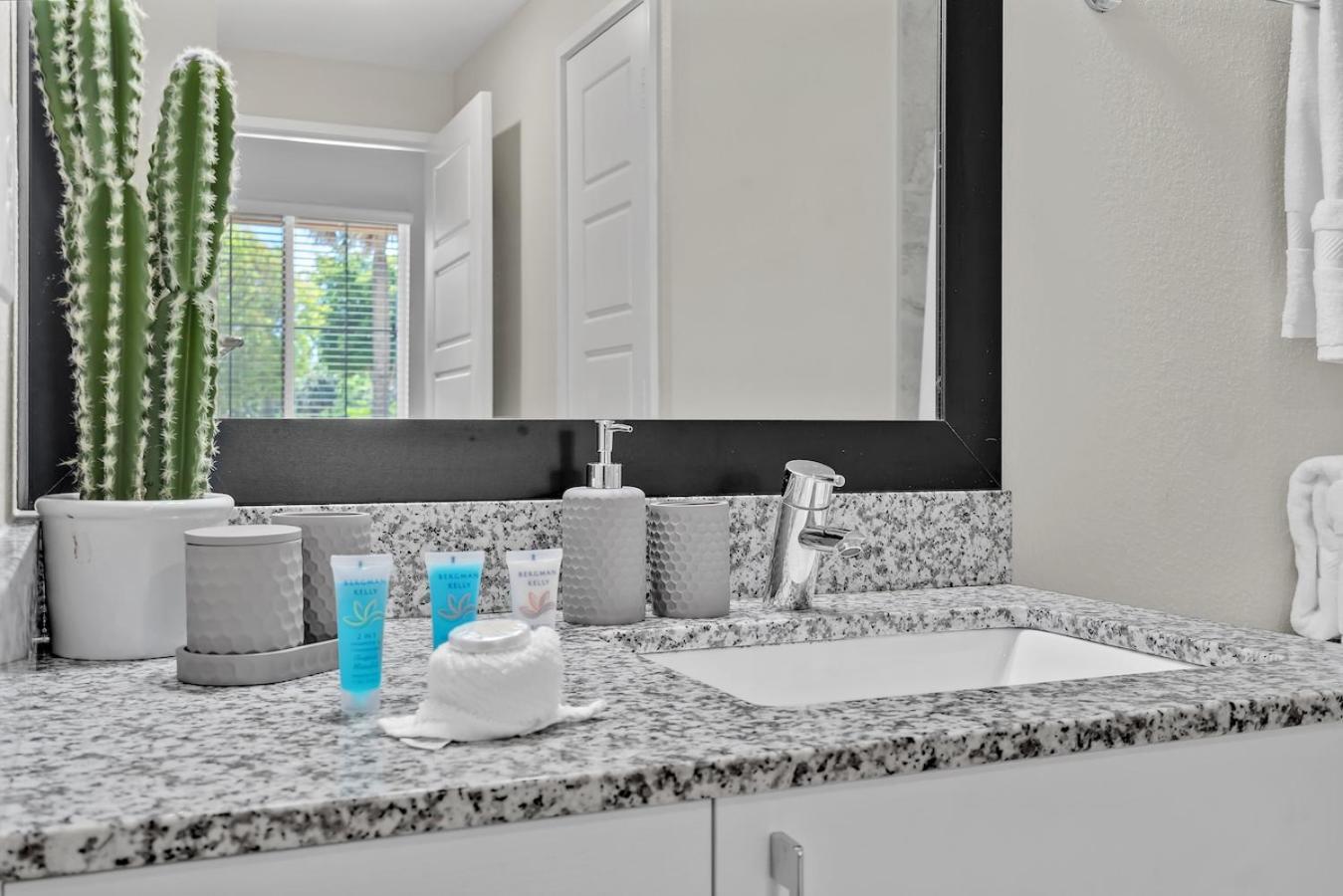 Cozy Retreat 2 Bedroom Hideaway Moments From The Sand Boynton Beach Dış mekan fotoğraf
